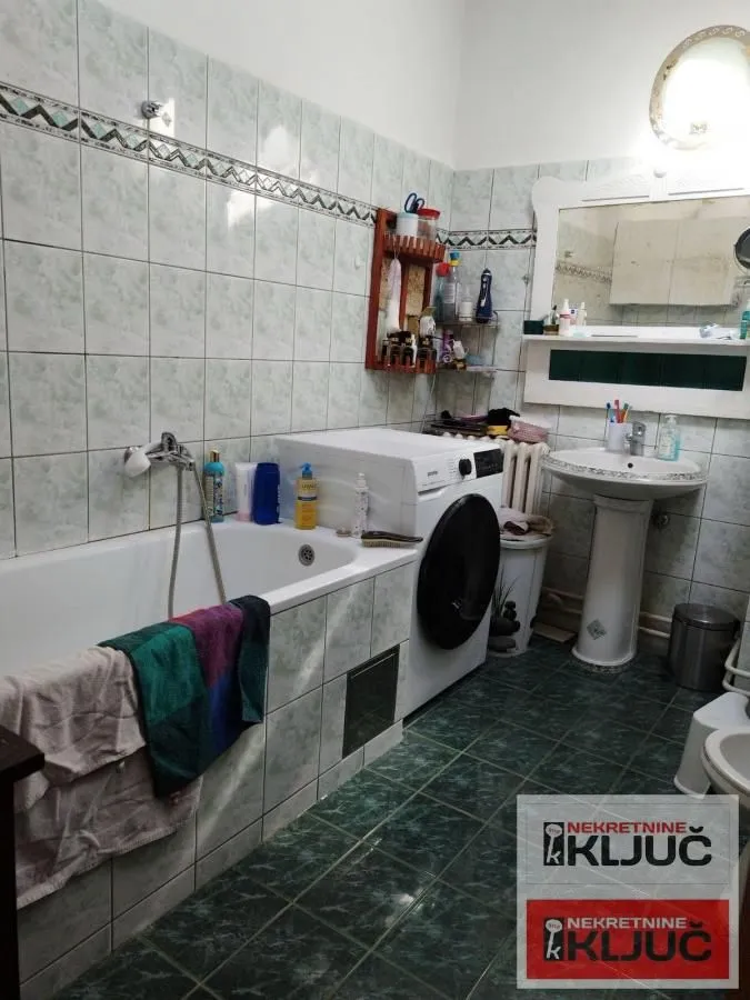 Prodaja, trosoban stan, 76m², Novo naselje, Novi Sad