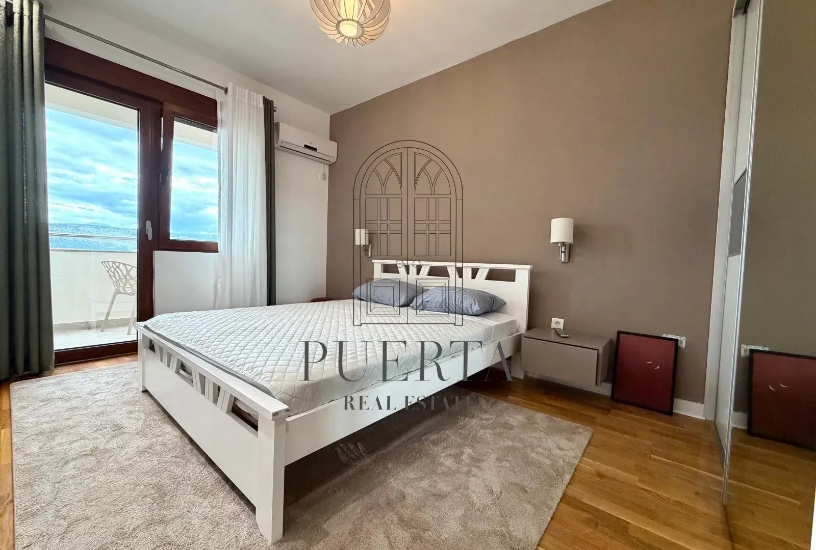 Izdavanje, dvosoban stan, 90m², Preko Morače, Podgorica