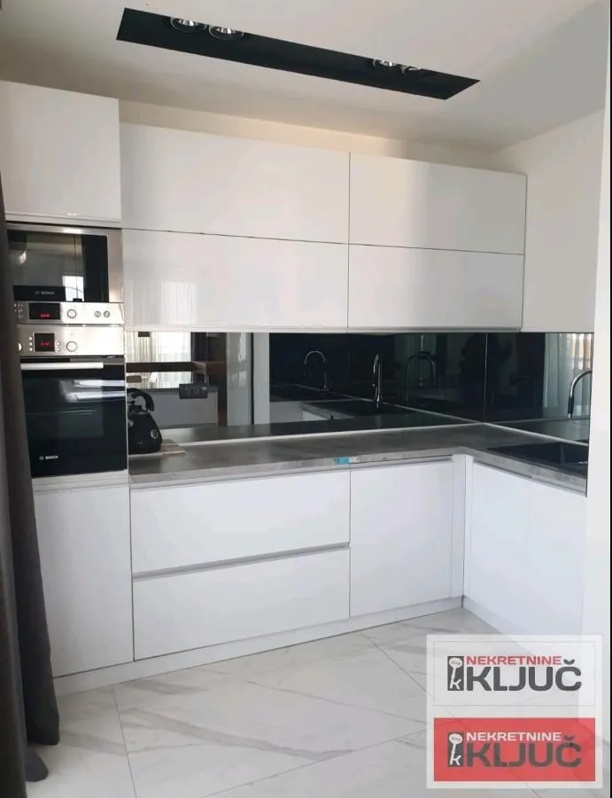 Prodaja, trosoban stan, 134m², Sajmište, Novi Sad