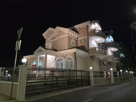 Izdavanje, poslovni prostor, 500m², Stari Aerodrom, Podgorica - image 3