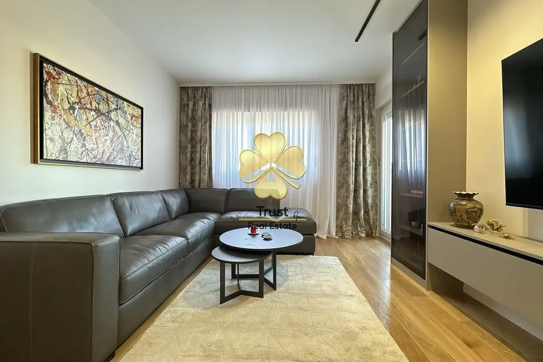Izdavanje, dvosoban stan, 75m², Central Point, Podgorica