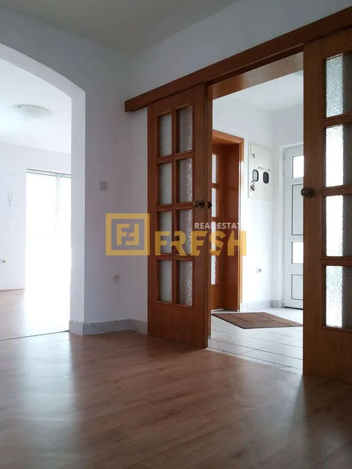 Sale, house, 350m², Stari Aerodrom, Podgorica