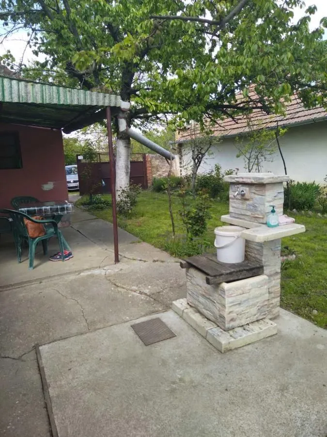 Prodaja, kuća, 130m², Taraš, Zrenjanin
