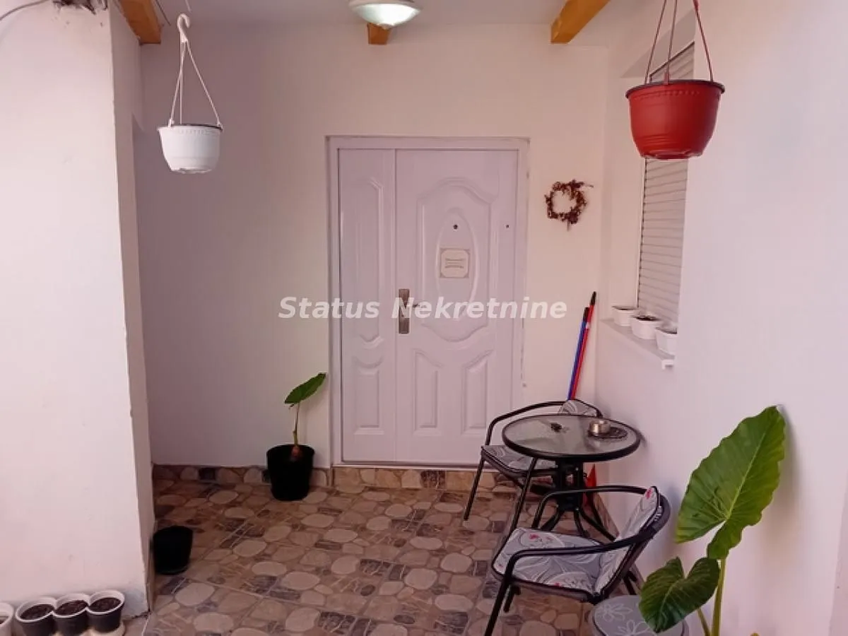 Prodaja, kuća, 340m², Podbara, Novi Sad Sve Podlokacije