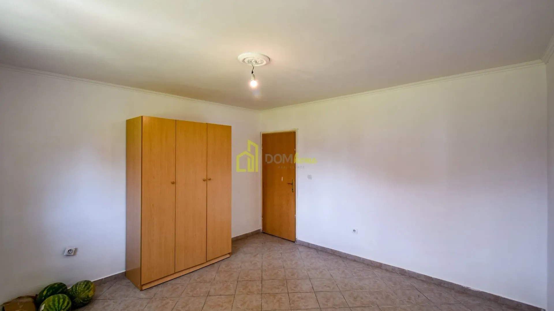 Sale, house, 303m², Konik, Podgorica