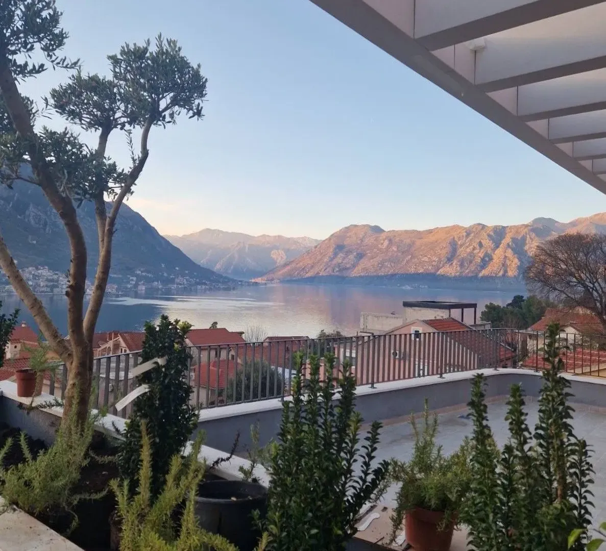 Sale, two bedroom apartment, 51m², Dobrota, Kotor