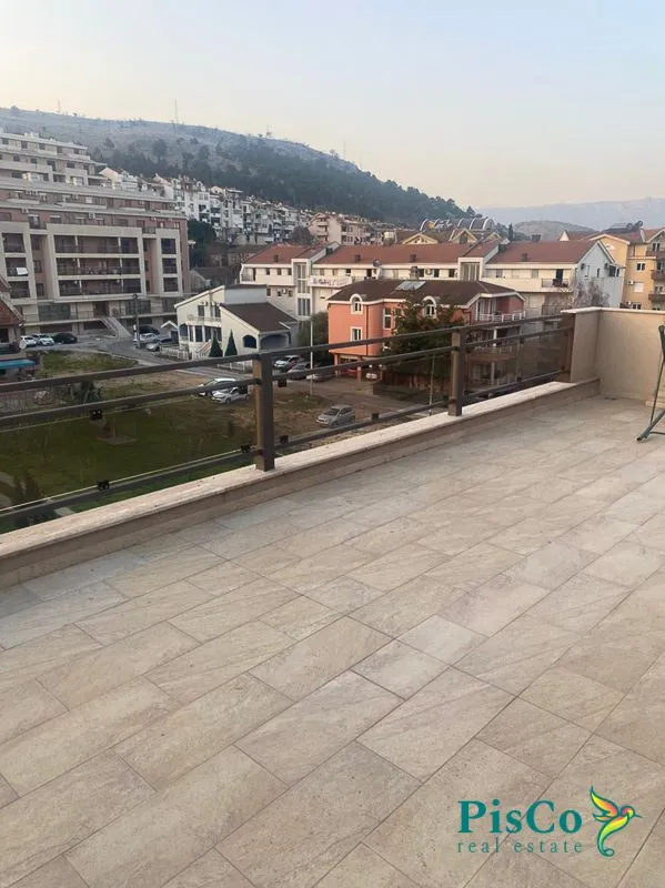 Izdavanje, četvorosoban stan, 120m², Momišići, Podgorica