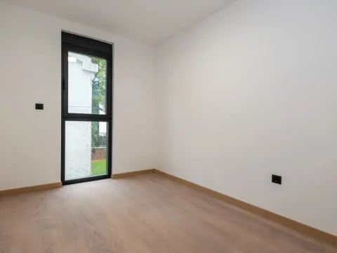 Rent, three bedroom apartment, 110m², Podgorica, Crna Gora - image 8