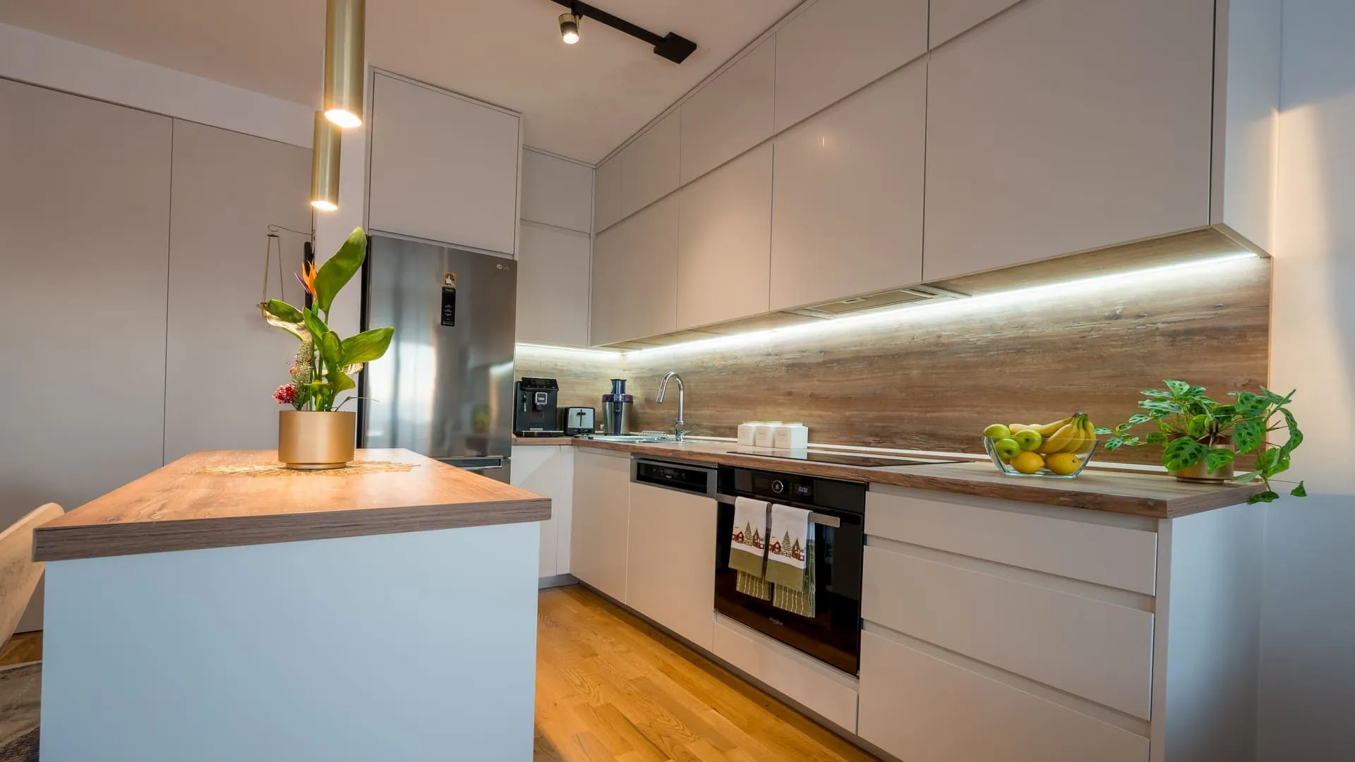 Prodaja, dvosoban stan, 63m², Pod Kuk, Tivat