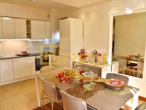 Izdavanje, četvorosoban stan, 140m², Centar, Podgorica - image 9