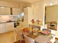 Izdavanje, četvorosoban stan, 140m², Centar, Podgorica - image 9