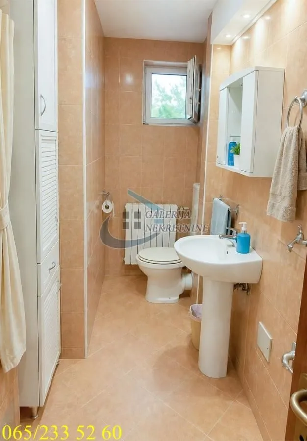 Prodaja, dvosoban stan, 72m², Centar, Inđija