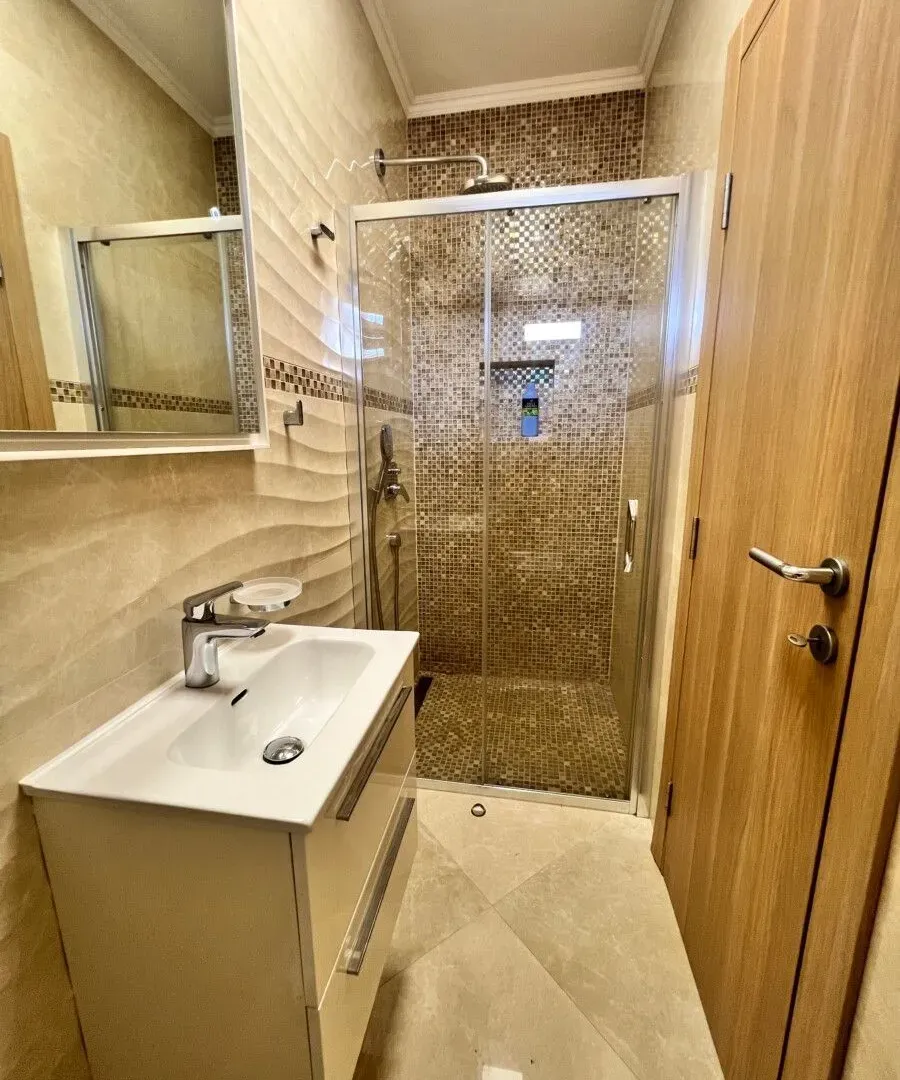 Prodaja, kuća, 200m², Rogami, Podgorica