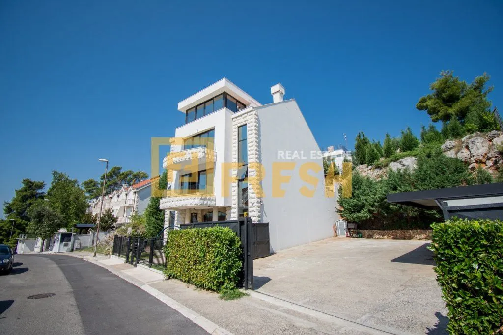 Prodaja, kuća, 840m², Gorica C, Podgorica