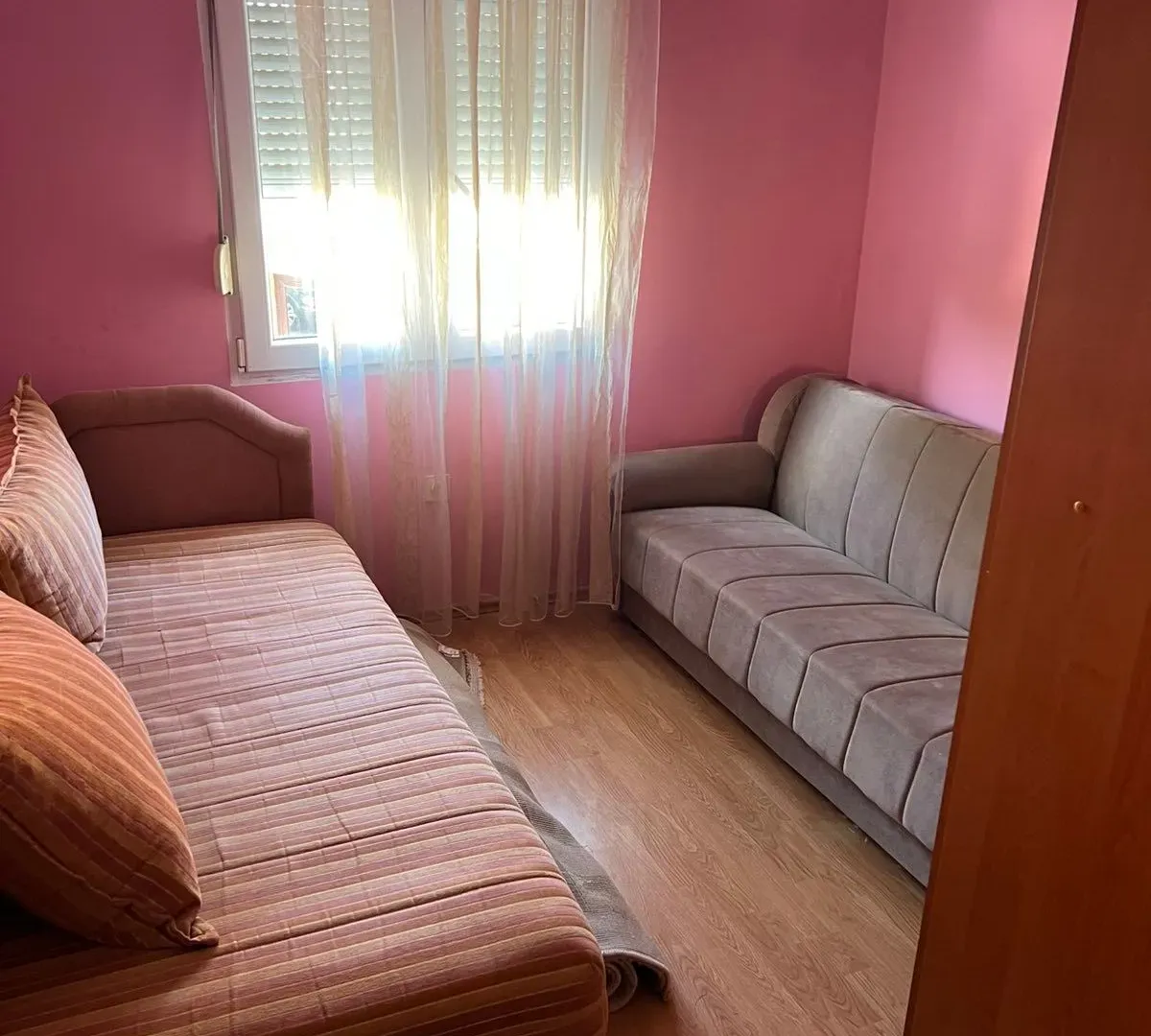 Izdavanje, trosoban stan, 140m², Vranići, Podgorica