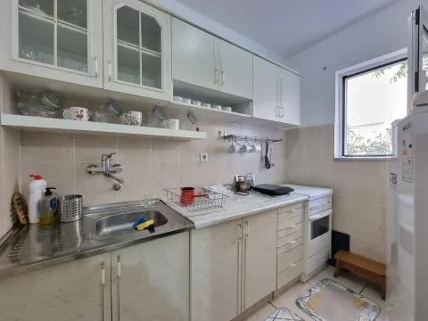Rent, two bedroom apartment, 52m², Budva, Crna Gora - image 13