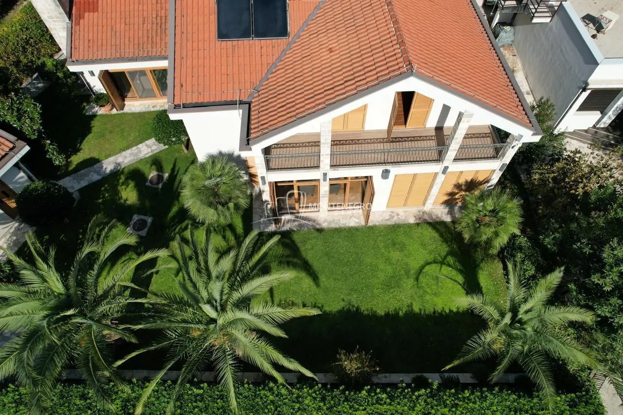 Prodaja, kuća, 186m², Orahovac, Kotor
