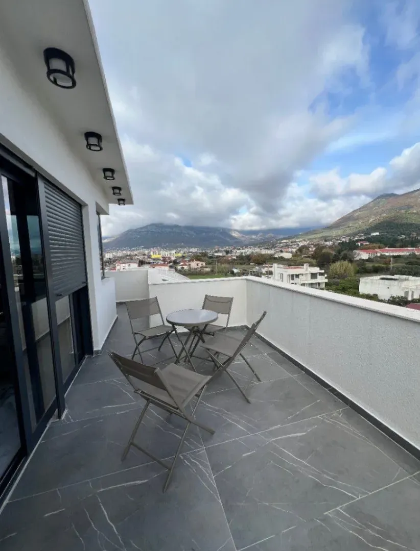 Izdavanje, dvosoban stan, 150m², Polje, Bar