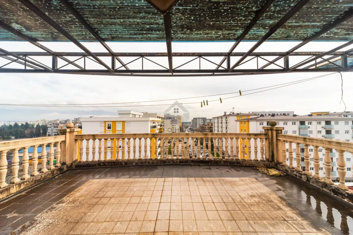Izdavanje, trosoban stan, 160m², Pobrežje, Podgorica
