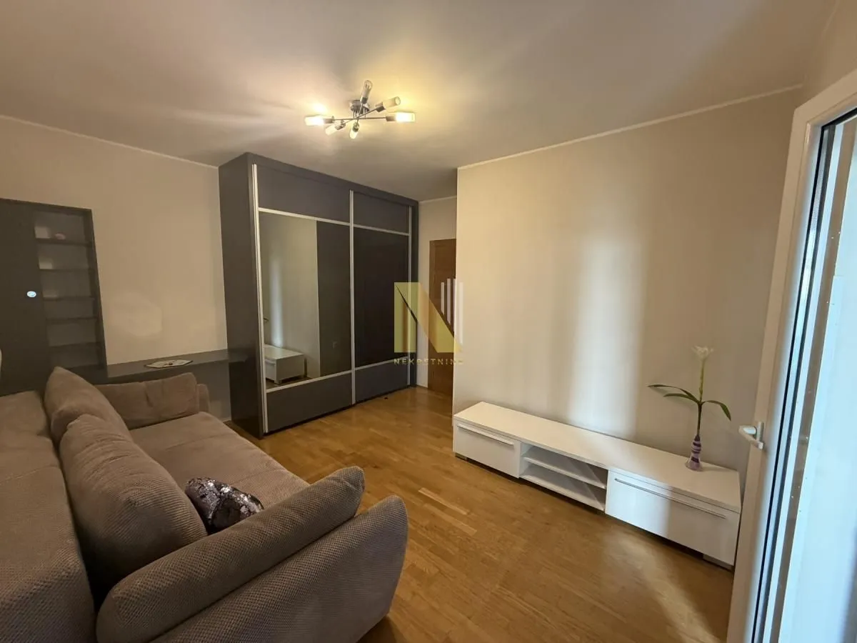 Izdavanje, četvorosoban stan, 86m², Veternička rampa, Novi Sad Sve Podlokacije
