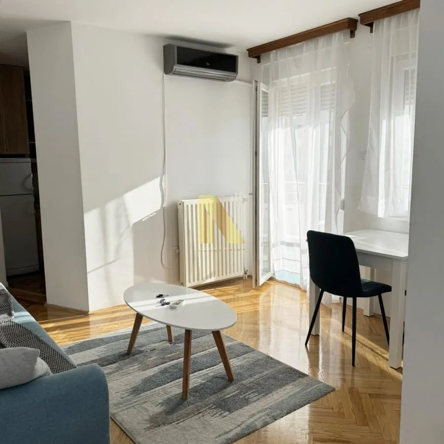 Izdavanje, jednosoban stan, 41m², Cara Dušana, Novi Sad Sve Podlokacije