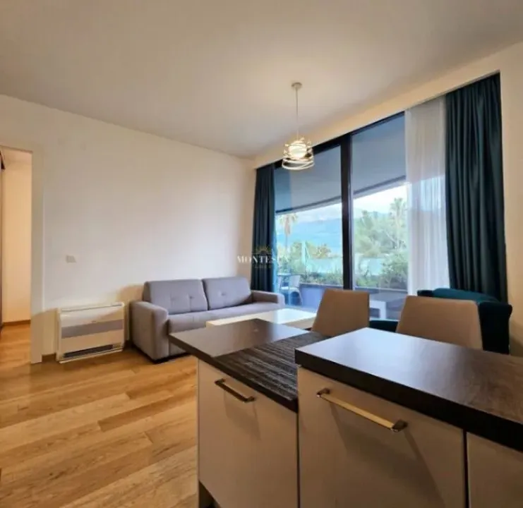 Izdavanje, jednosoban stan, 56m², Budva, Crna Gora