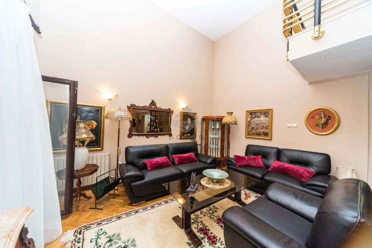 Izdavanje, kuća, 380m², Gorica C, Podgorica