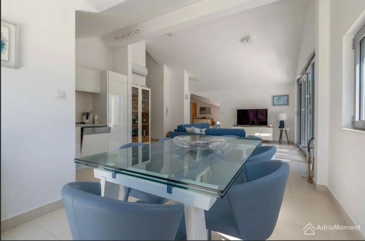 Prodaja, dvosoban stan, 90m², Morinj, Kotor