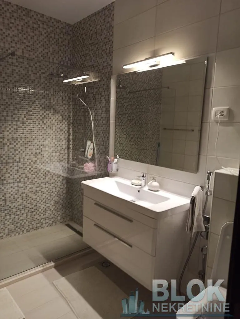 Izdavanje, dvosoban stan, 90m², Preko Morače, Podgorica