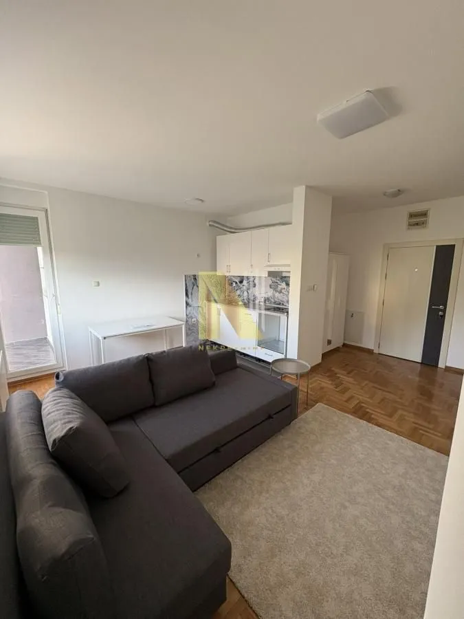 Izdavanje, dvosoban stan, 57m², Socijalno, Novi Sad Sve Podlokacije