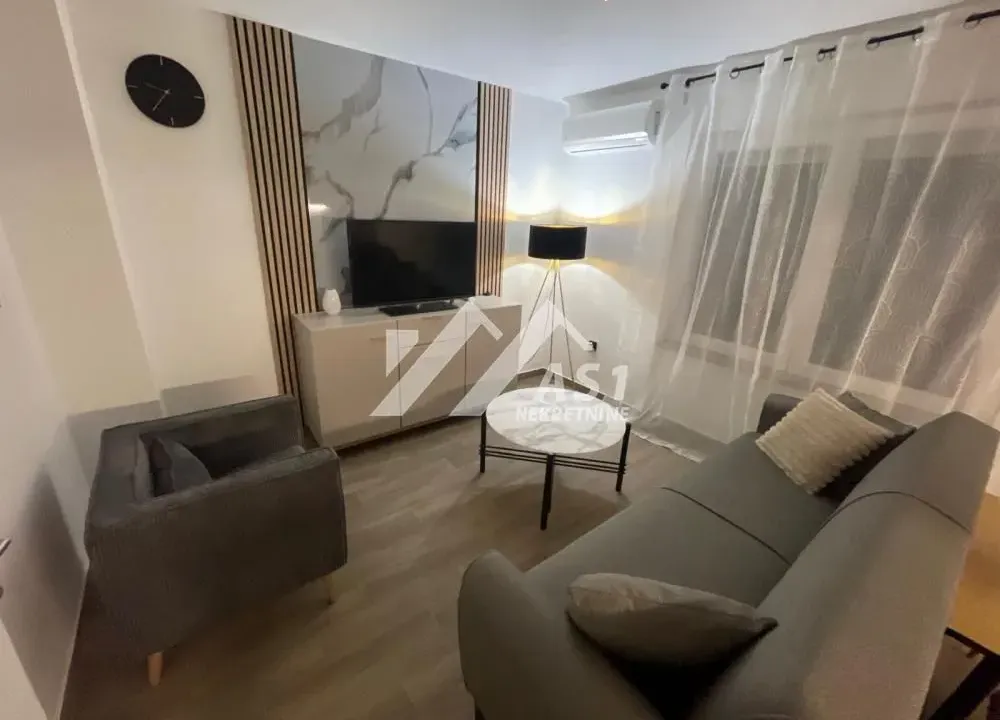 Izdavanje, jednosoban stan, 40m², Adamovićevo Naselje, Novi Sad Sve Podlokacije