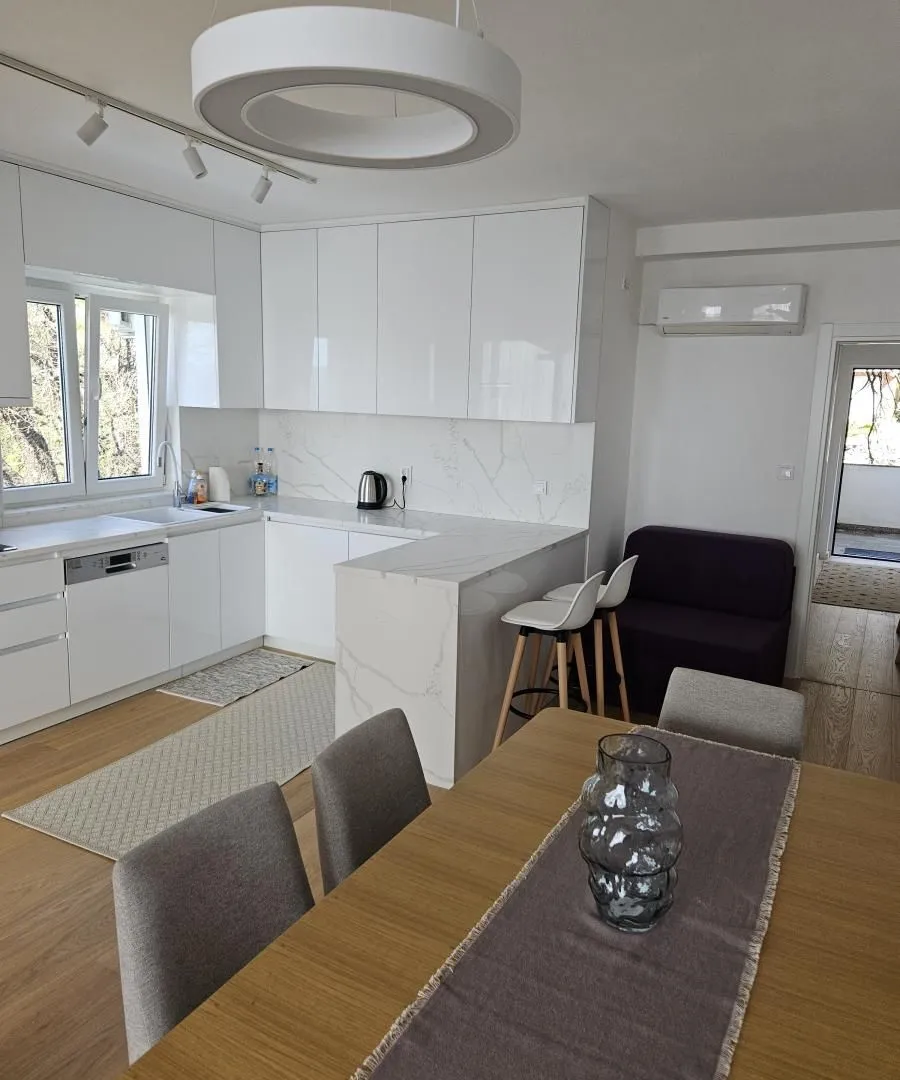 Rent, one bedroom apartment, 56m², Kalimanj, Tivat