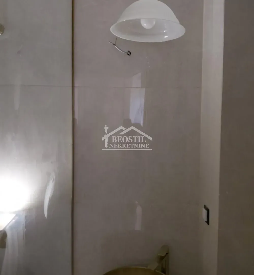 Prodaja, trosoban stan, 83m², Kalenić Pijaca, Vračar Sve Podlokacije