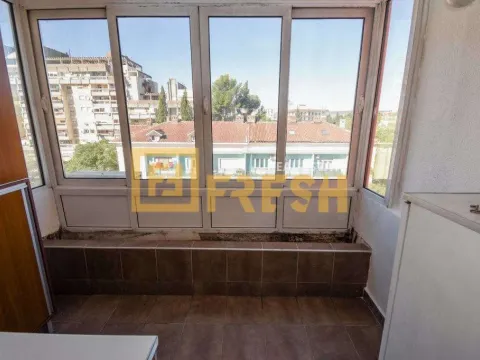 Izdavanje, trosoban stan, 100m², Centar, Podgorica - image 14