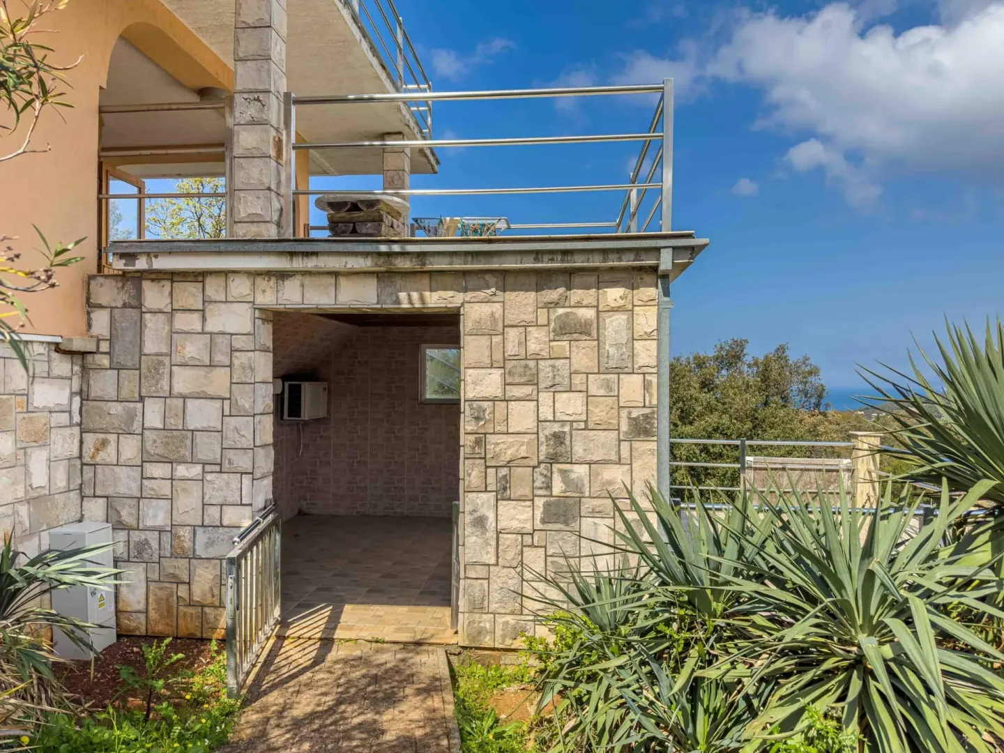 Prodaja, kuća, 160m², Utjeha, Bar