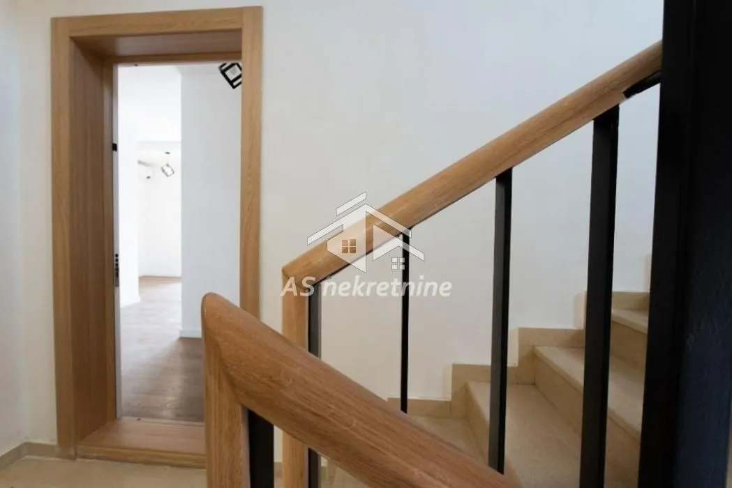 Sale, four bedroom apartment, 268m², Autokomanda, Voždovac Sve Podlokacije