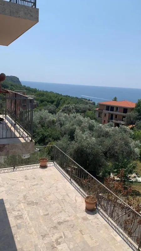 Sale, three bedroom apartment, 119m², Sveti Stefan, Budva