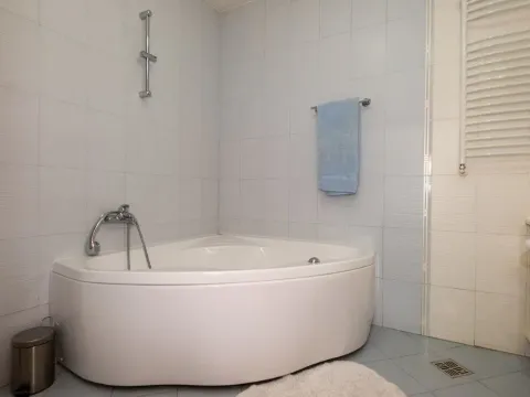 Izdavanje, trosoban stan, 140m², Preko Morače, Podgorica - image 13