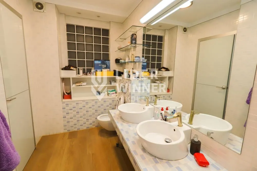 Sale, four bedroom apartment, 160m², Vračar Centar, Vračar Sve Podlokacije