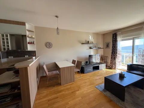 Izdavanje, stan, 50m², City Kvart, Podgorica - image 2