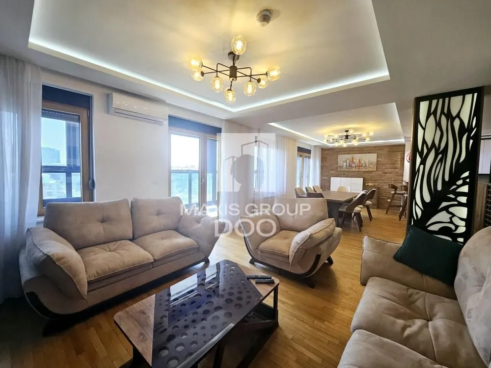 Izdavanje, trosoban stan, 109m², Zemun Sve Podlokacije, Beograd