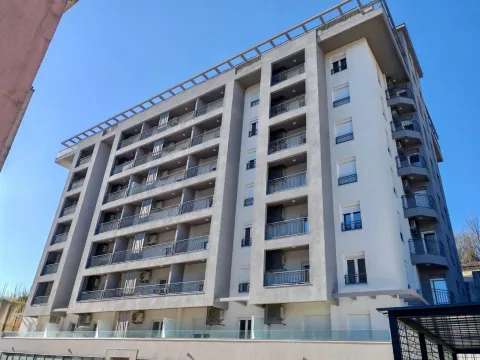 Izdavanje, dvosoban stan, 79m², Momišići, Podgorica - image 10