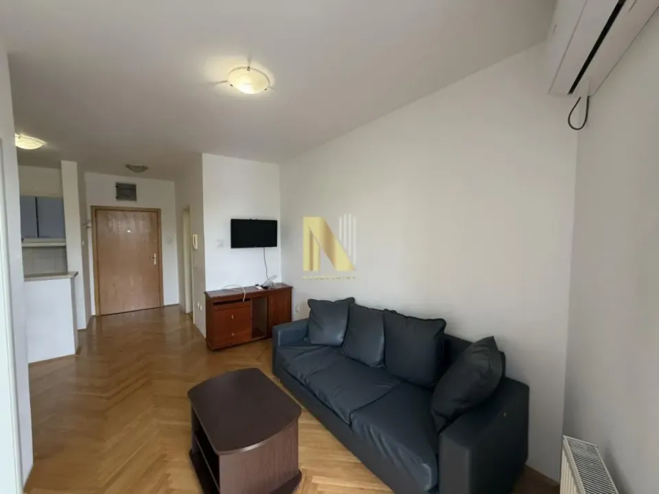 Izdavanje, jednosoban stan, 37m², Bulevar Oslobodjenja, Novi Sad Sve Podlokacije