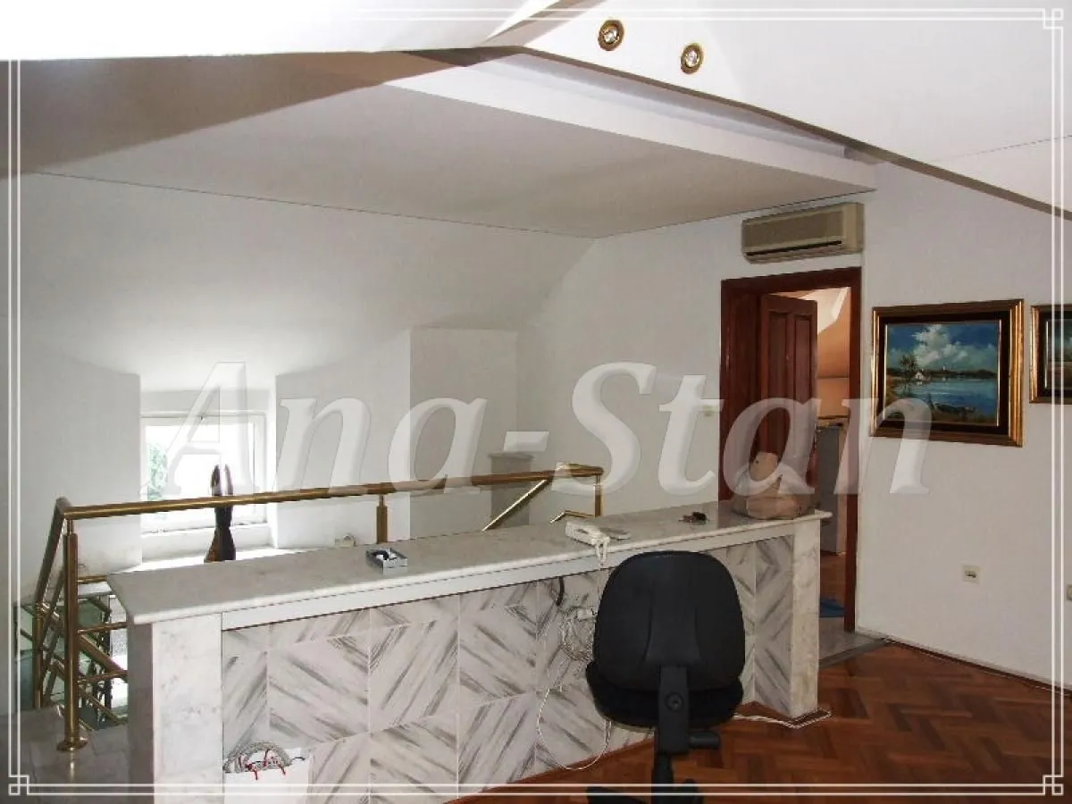 Rent, office space, 250m², Zemun Sve Podlokacije, Beograd