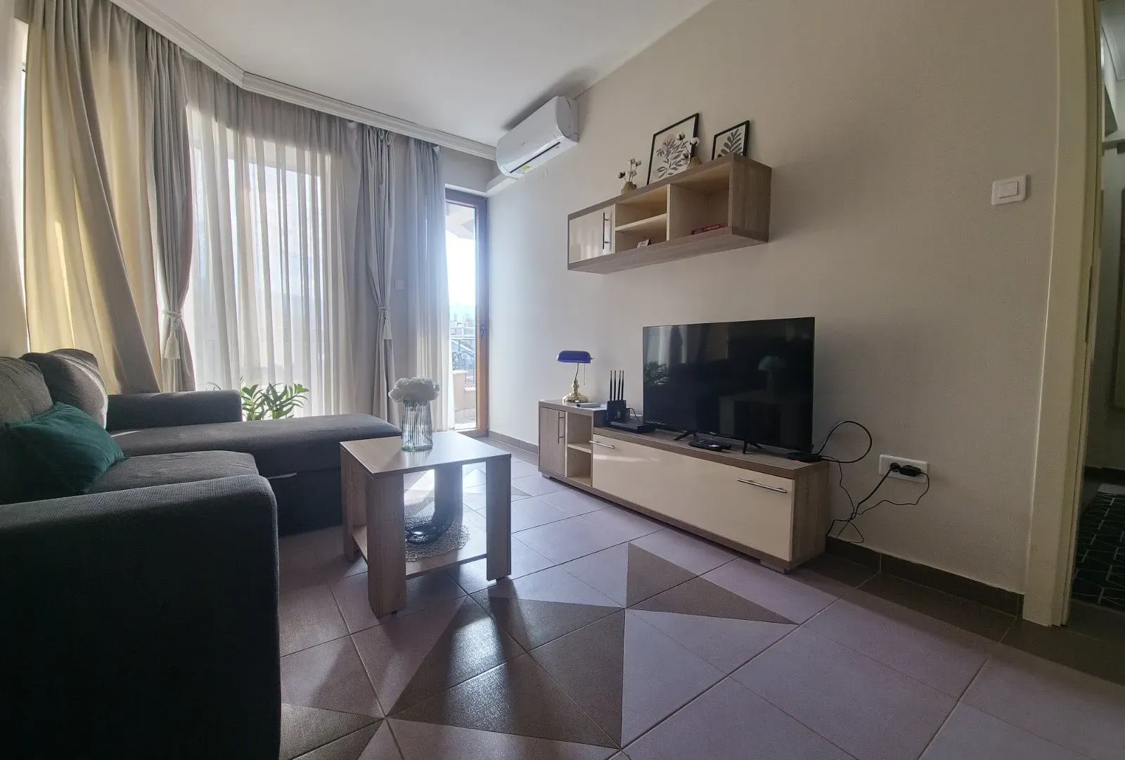 Izdavanje, jednosoban stan, 38m², Budva, Crna Gora