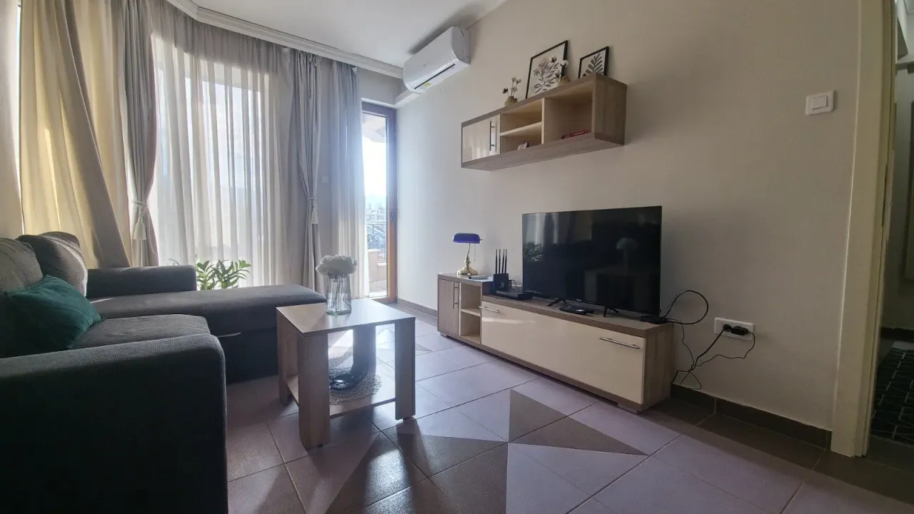 Izdavanje, jednosoban stan, 38m², Budva, Crna Gora