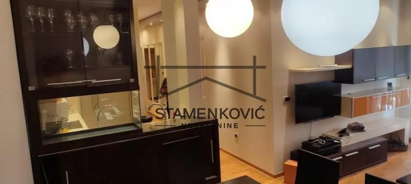 Izdavanje, trosoban stan, 77m², Sajam, Novi Sad Sve Podlokacije