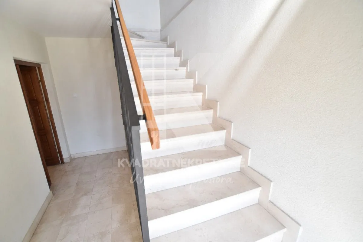 Sale, house, 250m², Zelenika, Podgorica