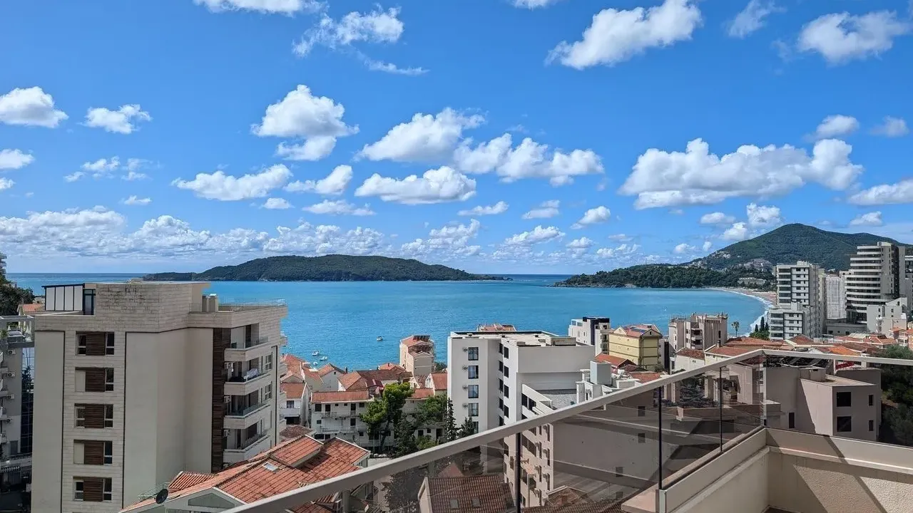 Prodaja, dvosoban stan, 90m², Rafailovići, Budva