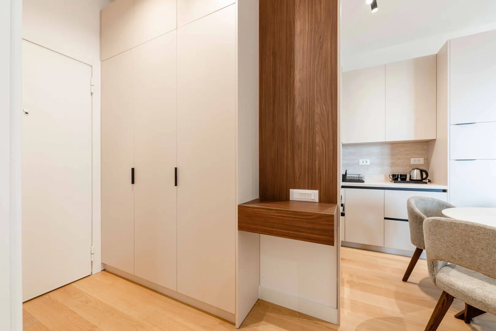 Izdavanje, jednosoban stan, 41m², Bečići, Budva